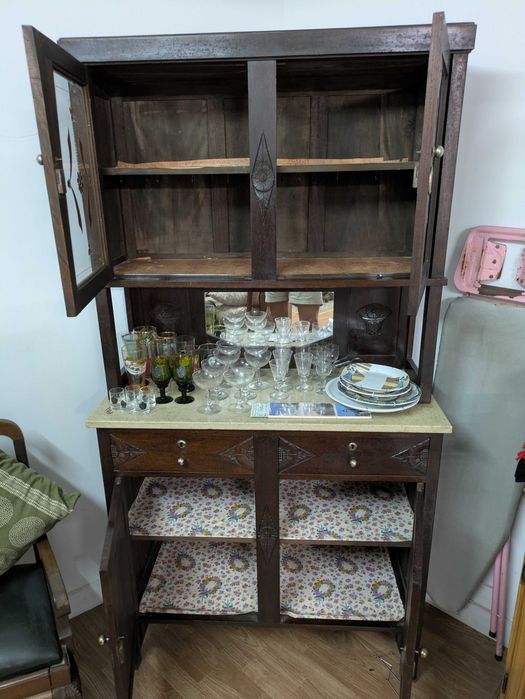 Cristaleira Vintage em Madeira com PedraMaciça