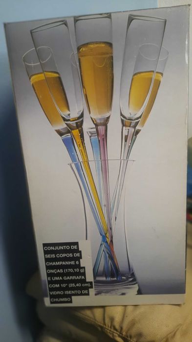 Balde com flutes de champanhe438169881815951360