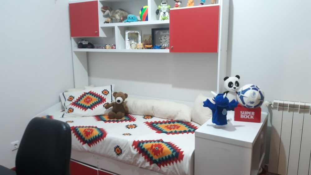 Cama de criança  com estante e 2 gavetas