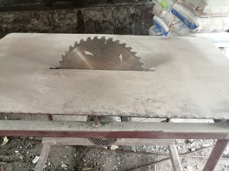 Piła stołowa krajżaga cała metalową i z 2 kułkami