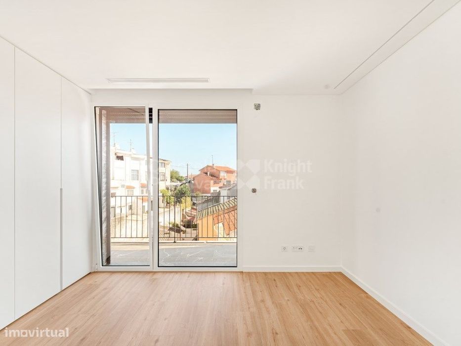 Moradia T4 com piscina e jardim na Amoreira, Cascais