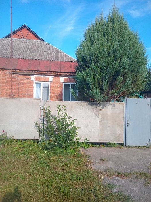 Продам пол дома в Люботине кирпичный, жилой