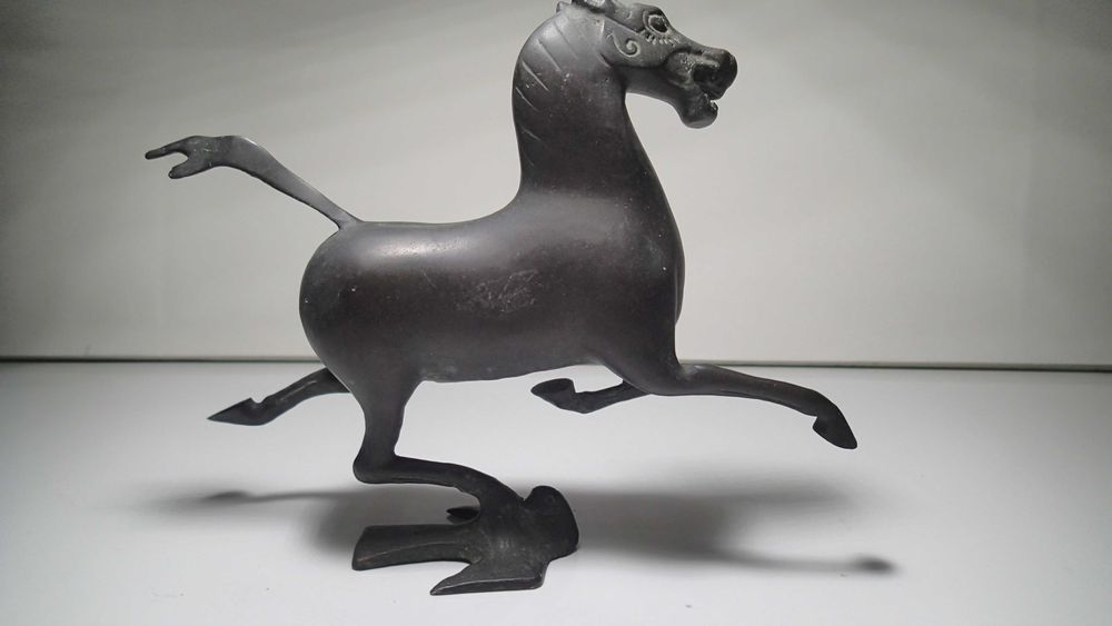 Estatueta antiga em Bronze estilo Art Deco