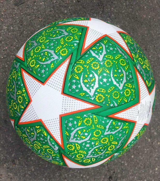 Футбольний м'яч UCL Istanbul Club розмір 5 для асфальту дуже мiцний