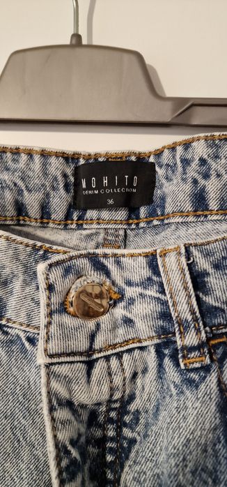 Spodnie jeansy dżinsy Mohito dziury mom boyfriend niebieski