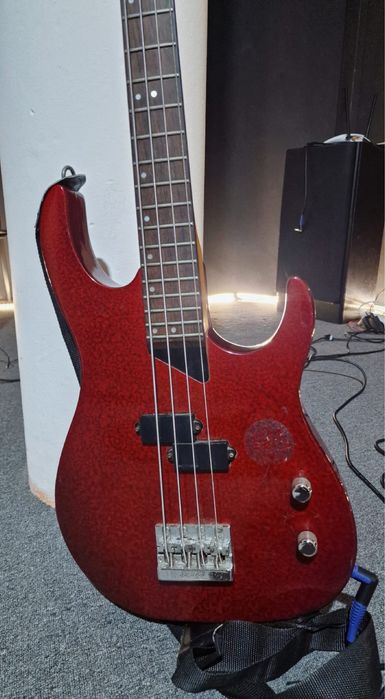 Bateria , microfone, mesa de som