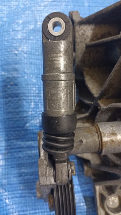 Кронштейн кріплення генератора VW AUDI SKODA 1.9 TDI 96 KW 130 к.с.