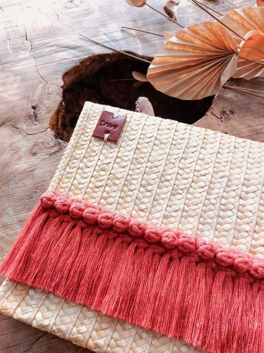 Clutch retangular em palhinha de centeio e macramé