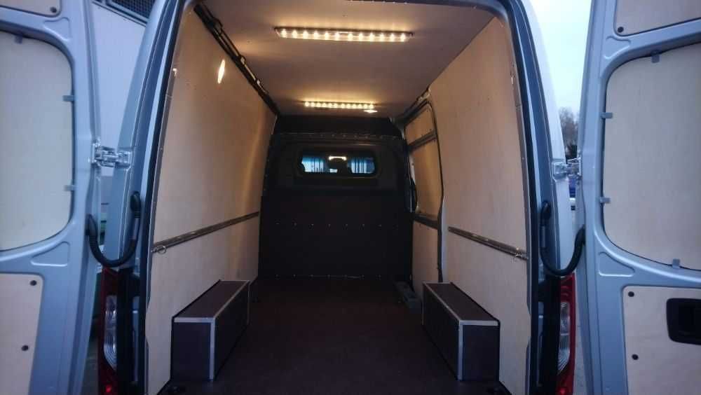 Zabudowa paki busa Mercedes Sprinter L2H2 z tylnym napędem