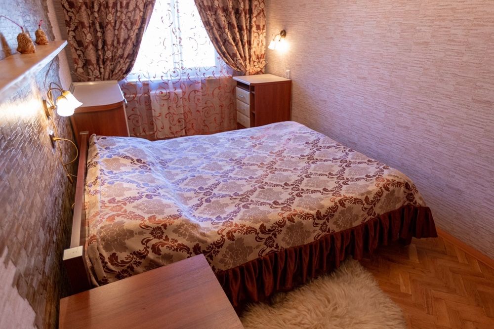 Сдам посуточно 3 кв Печерск Арсенальная 20