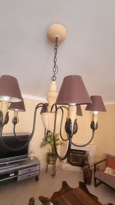 Candeeiro tecto em ferro e pedra