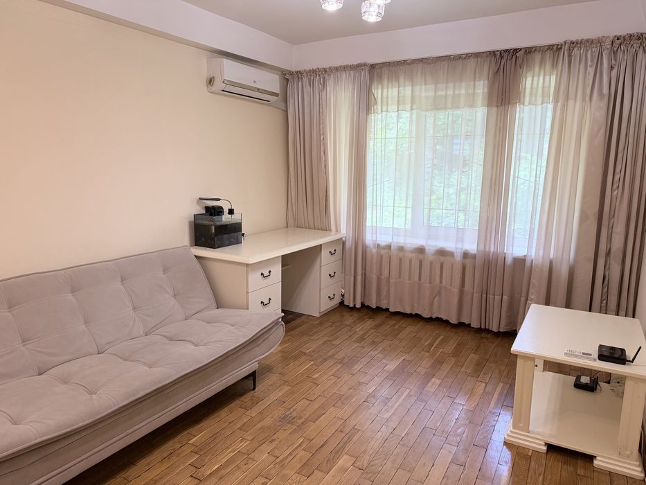 Продам 2к квартиру Печерский район Либідська Палац Украина В.Тютюнника 47