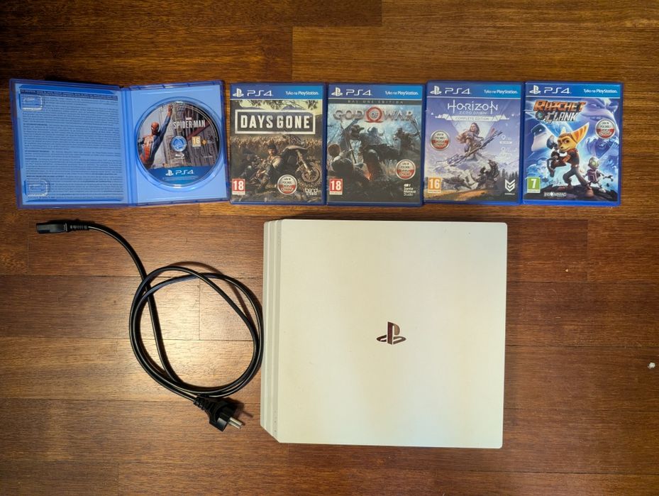 PS4 Pro biała - system 11.00 + 5 gier