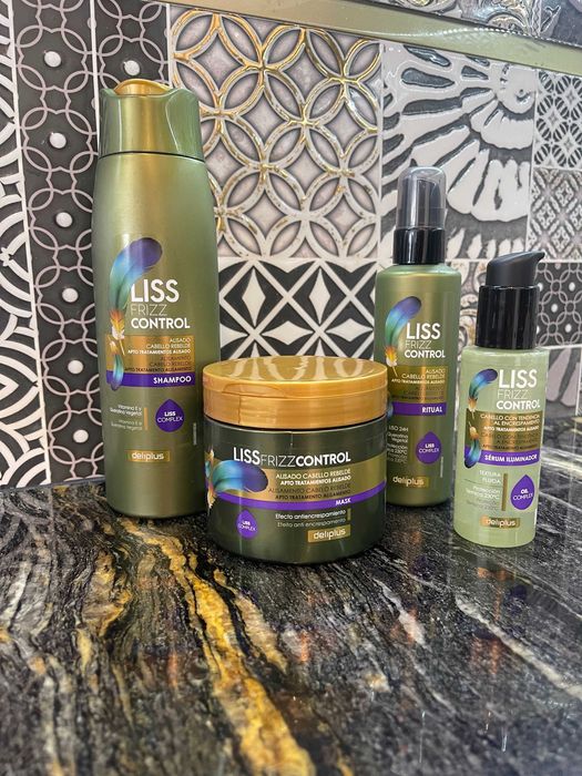 Zestaw 4 produktów Liss Frizz Control. Do pielęgnacji włosów zabezpieczenia termiczne. Deliplus