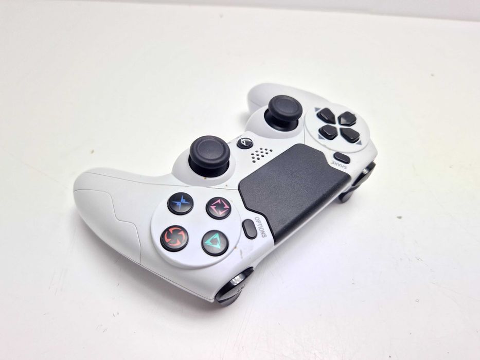 Konsola PLAYSTATION 4 CUH-1216A + 2 kontrolery + Stacja dokująca
