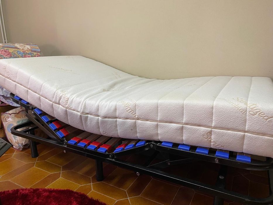 Estrado motorizado 1.90x0.90 plus e colchão em excelentes condições