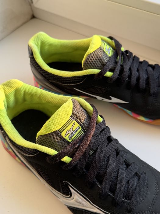 Mizuno футзалки / залові кросівки 41 26 см / індор / яскрава підошва