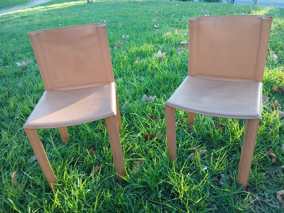 Cadeiras em pele sintética