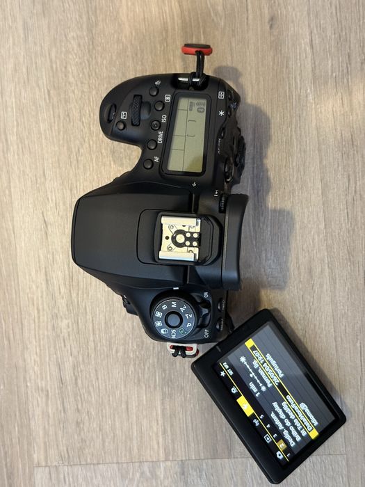 DSLR Canon 90d + 2 baterias ( maquina em excelente estado)