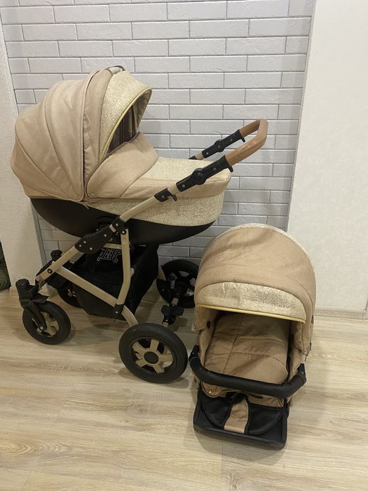 Коляска 2в1 та заколисуючий центр із розвиваючим килимком