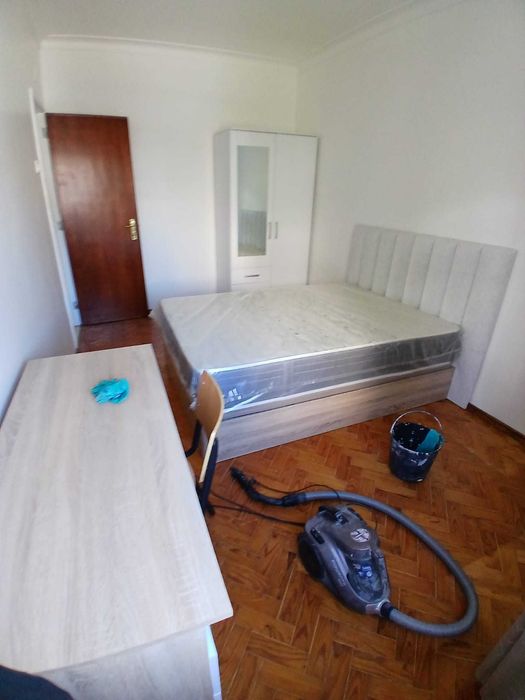 Modernidade e Conforto na Mina de Água, Amadora Quartos Individuais em T6 Totalmente Remodelado – Rua Sebastião da Gama