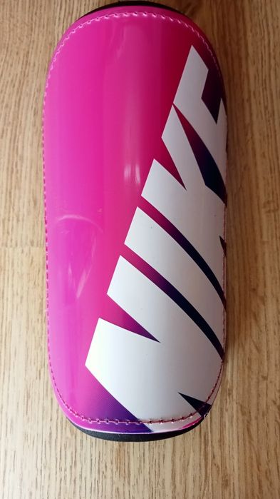 Caneleiras utilizadas 3 vezes, Nike.