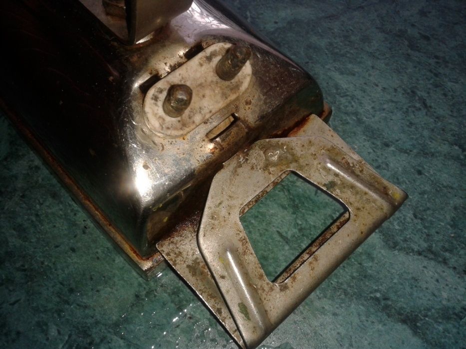 Stare żelazko "CZĘSTOCHOWA" PRL - drewniana, czerwona rączka