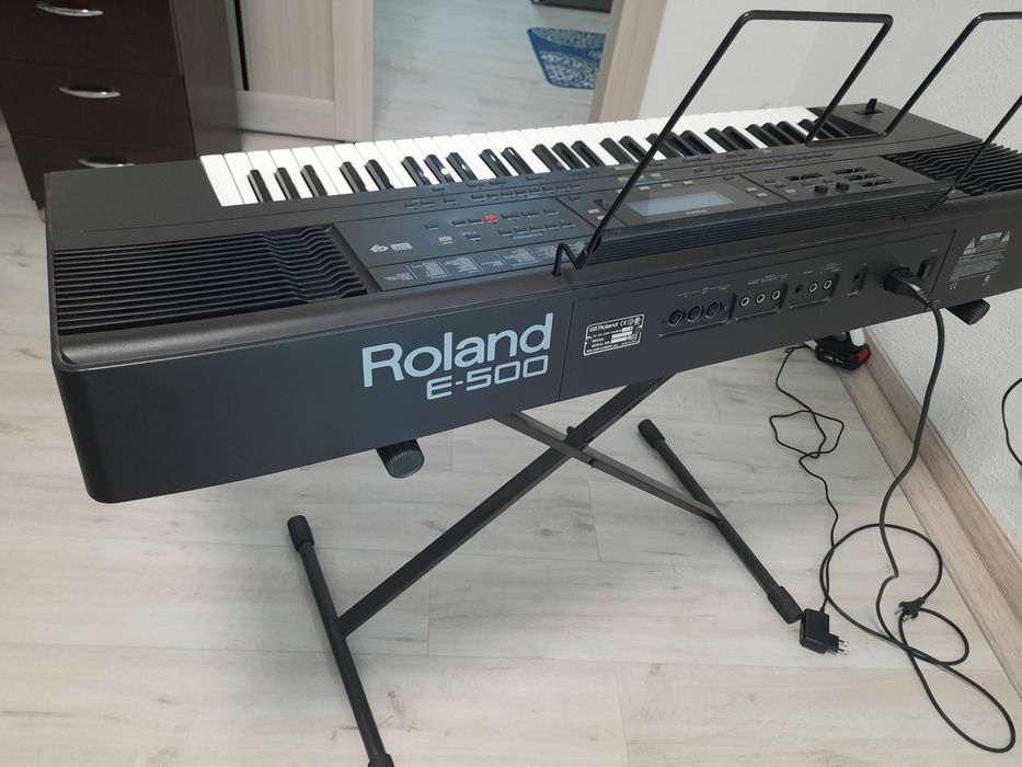 Синтезатор Роланд Е500