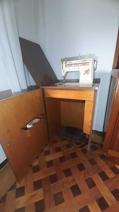 Máquina de costura Singer anos 70 com móvel original