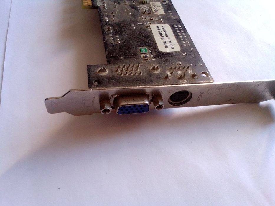 Ретро відеокарта до ПК Radeon 7000w/64MB DDR
