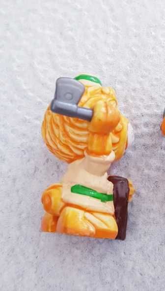 Lew Drwal z pniem i siekierą figurka Kinder surprise