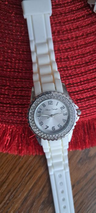 Zegarek  nowy damski w pudełku nieużywany