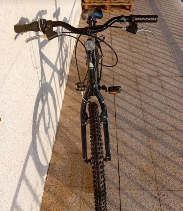 Bicicleta poucas vezes usada