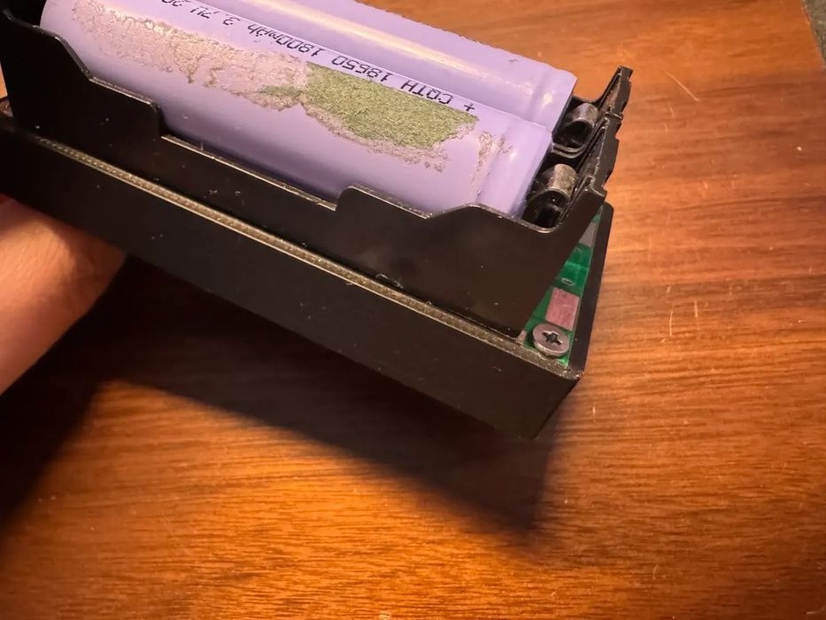 Double Case for 18650 Batteries64585505795459120