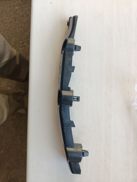 Кріплення бампера переднього Nissan Rogue Ніссан Рог