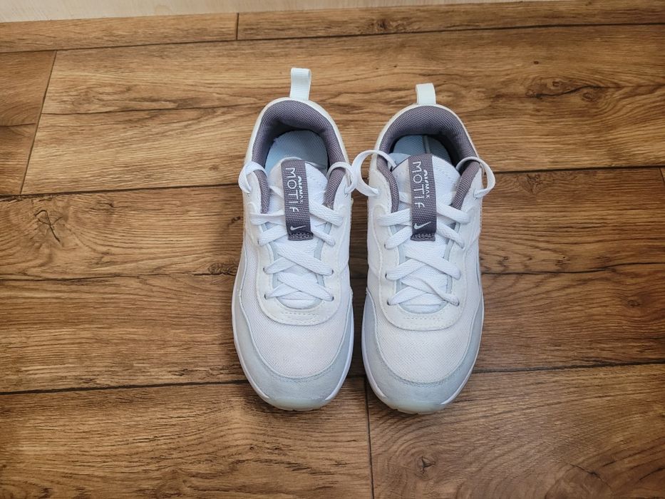 Кросівки Nike air max 33 розмір 
Оригінал.  Довжину устілки дивіться н