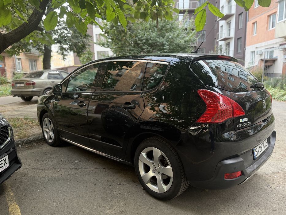 Автомобіль Пежо 3008
