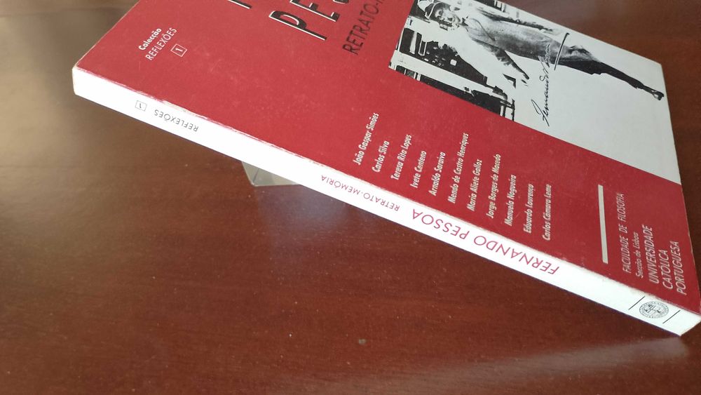 Fernando Pessoa Retrato Memória - Faculdade de Filosofia