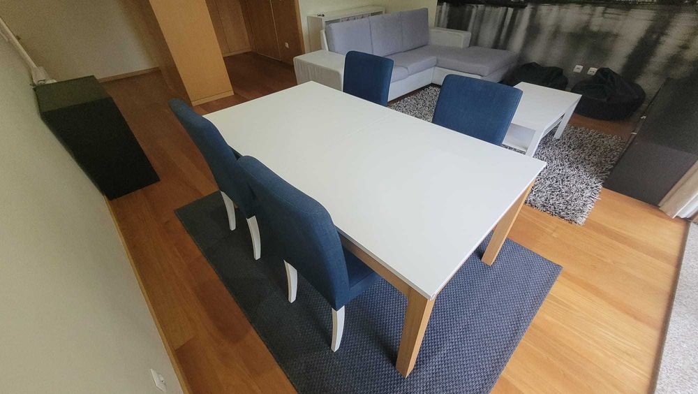 Mesa de refeições extensível