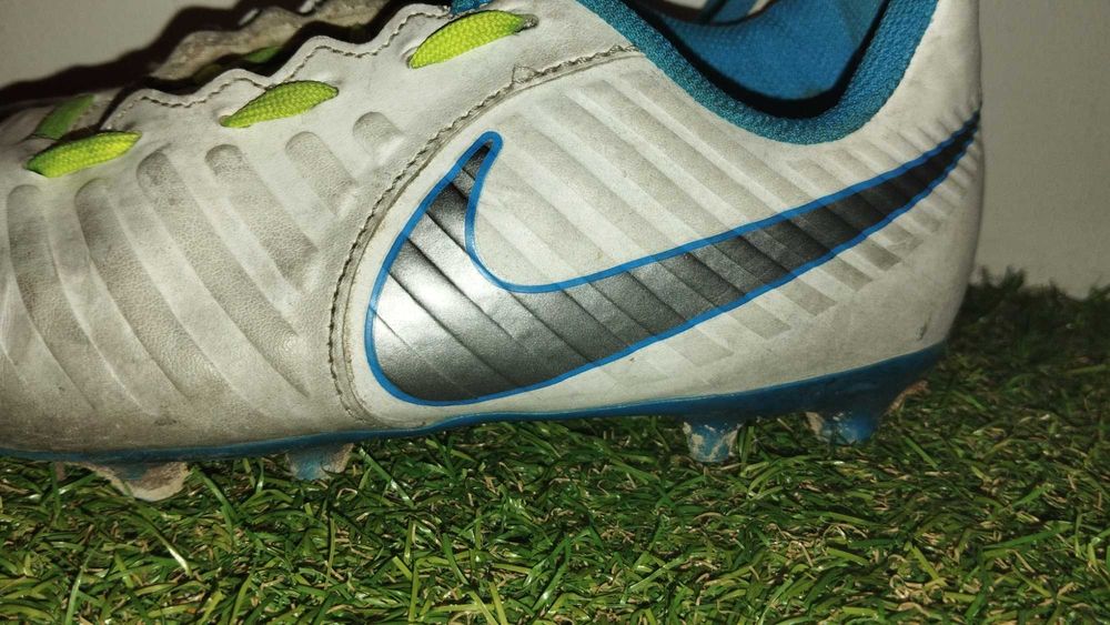 Korki, buty piłkarskie Nike r. 35.5