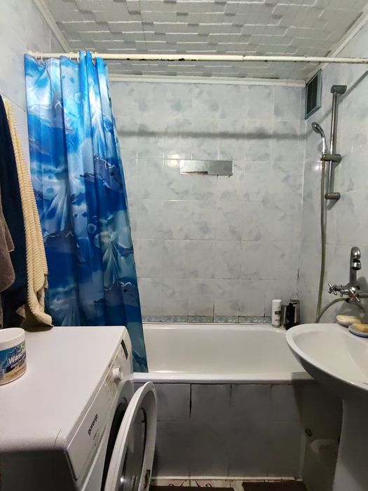 Продається трикімнатна квартира на масиві, в м.Васильків. 48000$