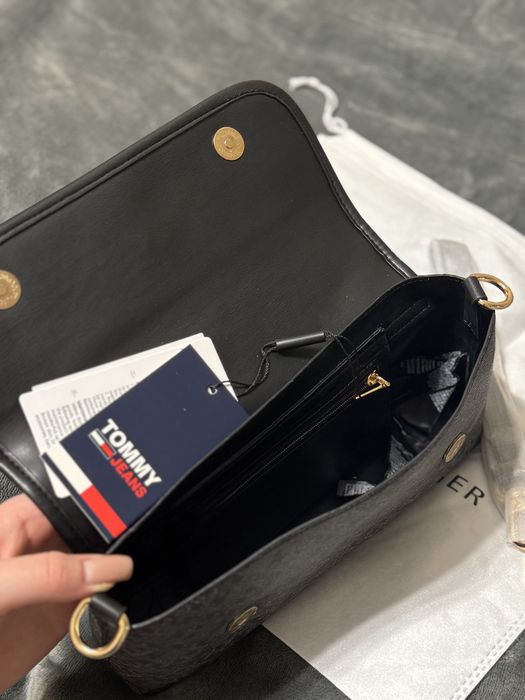 Сумка Tommy Hilfiger Monogram Clasp оригінал
