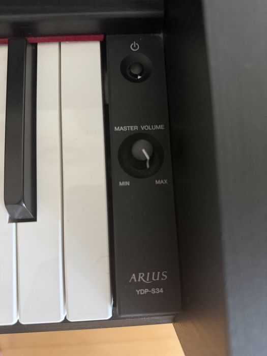 Piano Digital Arius YDP-S34 Yamaha - Preto /  Banco Roland RPB-200BK Comfort c/ regulação altura