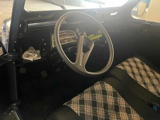 Citroen 2CV para quem gosta e pode estimar.