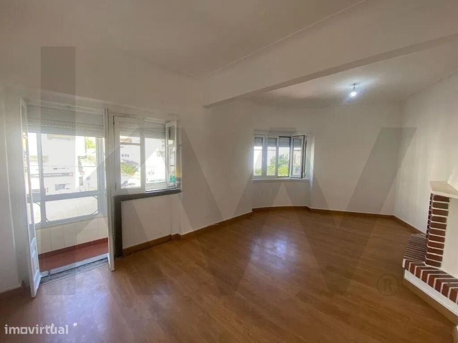 Apartamento T4 com Lareira e Marquise nas Mercês, Rio de Mouro