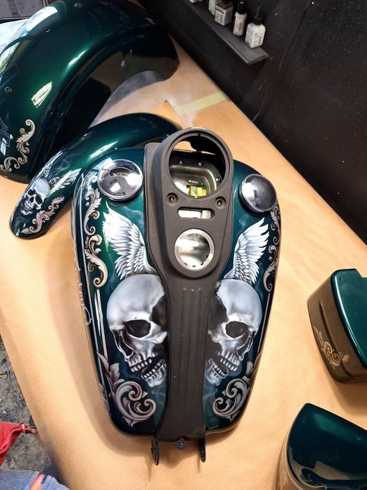 Aerografia , kaski, baki, motocykle; Odzież motocyklo