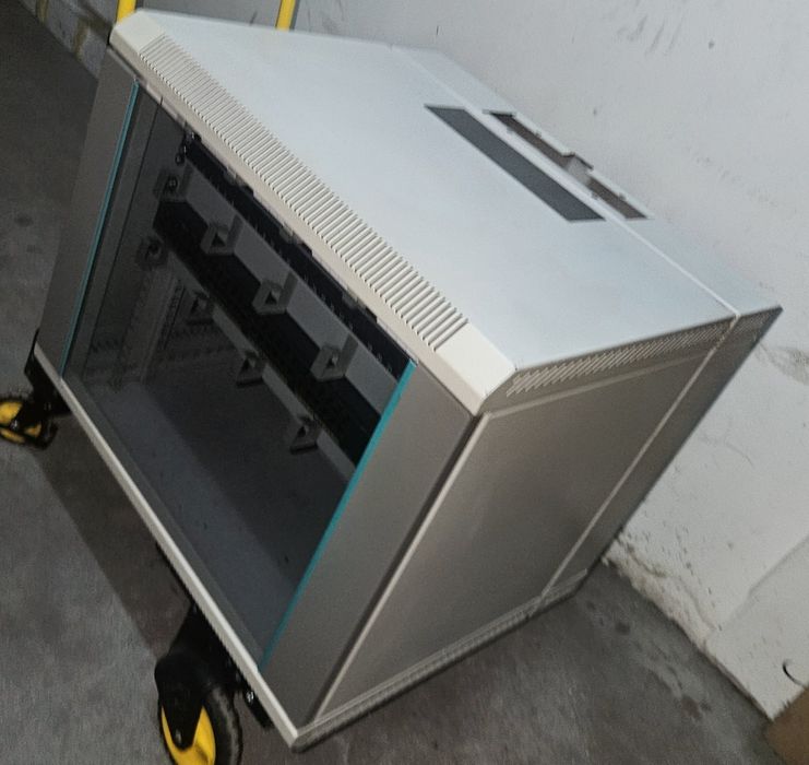 Szafa RACK 12U  z wyposażeniem