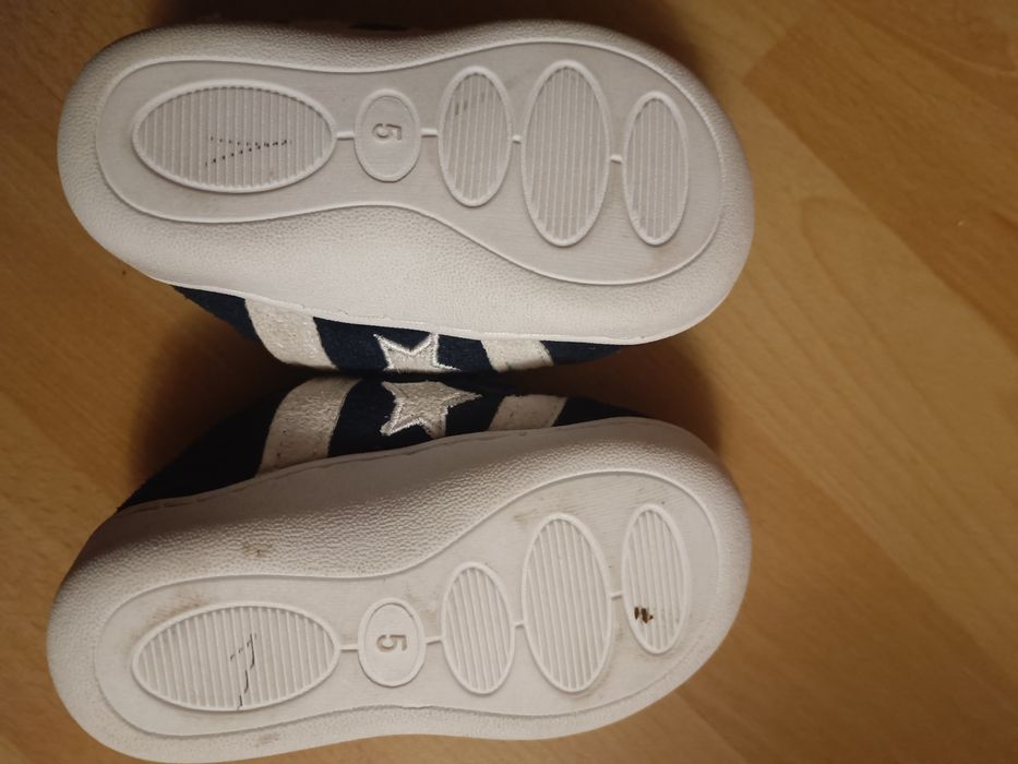 Кроссовки на меху 22 размер