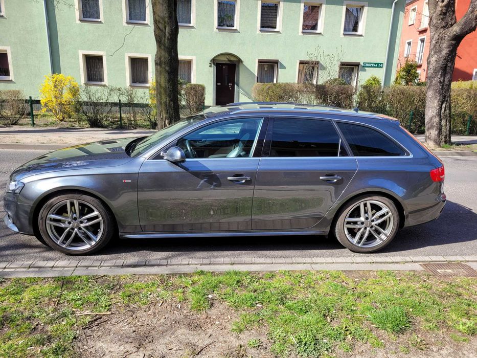 Audi A4B8 S-line AVANT, 178 km, 2010r. czarna podsufitka.