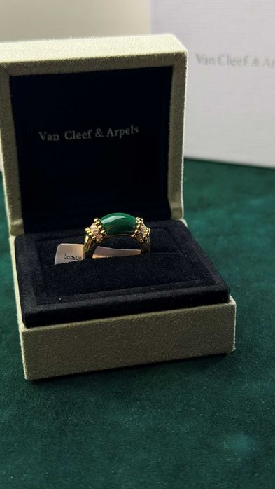 Кольцо из желтого золота  в стилеVan Cleef &Arpels